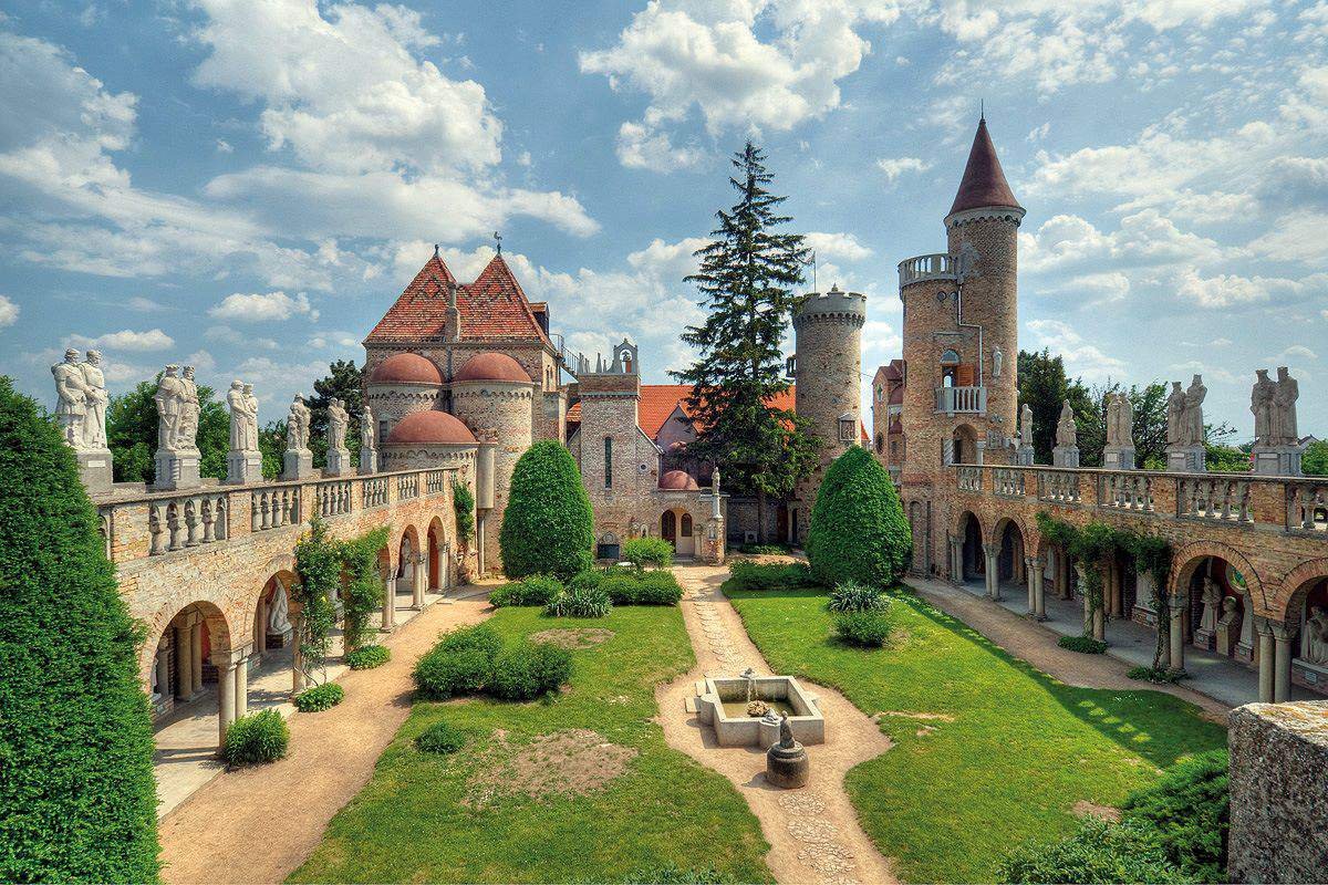 Castlebook · Bory Castle