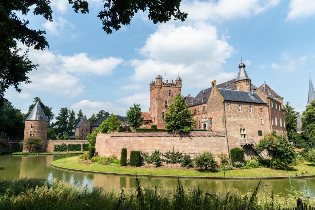 Castlebook · Huis Bergh Castle
