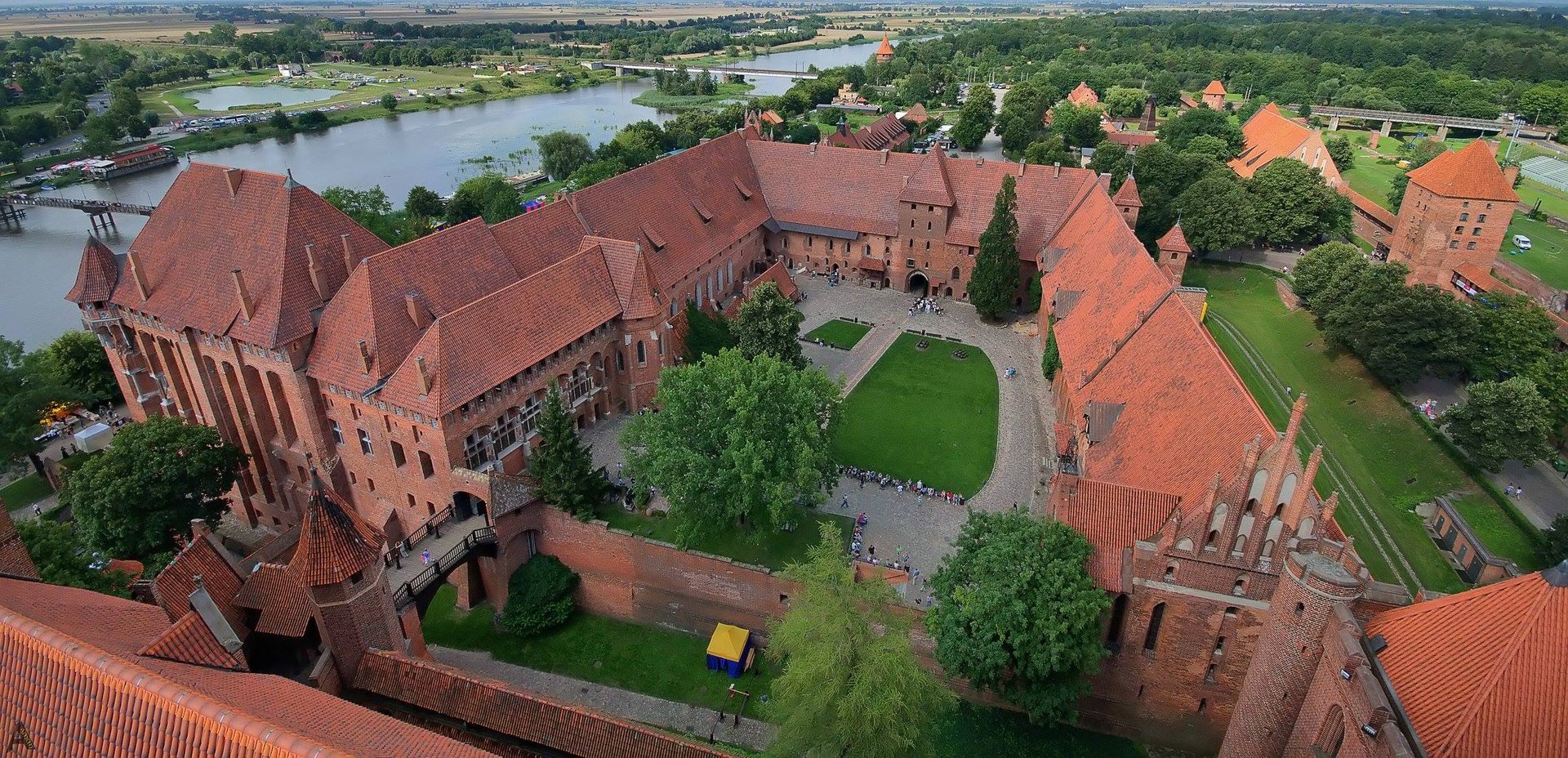 Castlebook · Castle of the Teutonic Order in Malbork