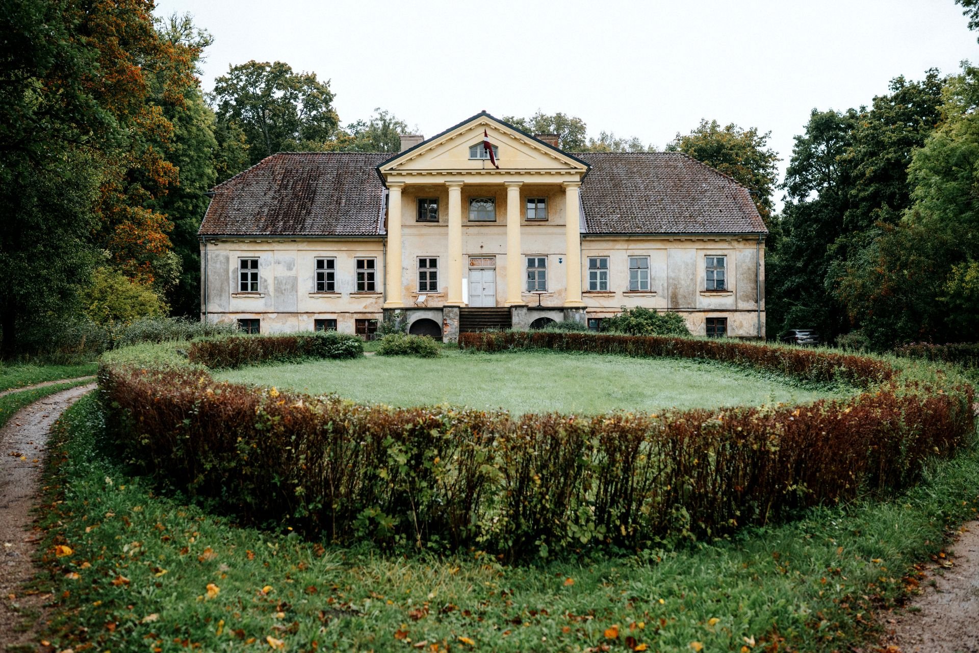 Castlebook · Padure manor