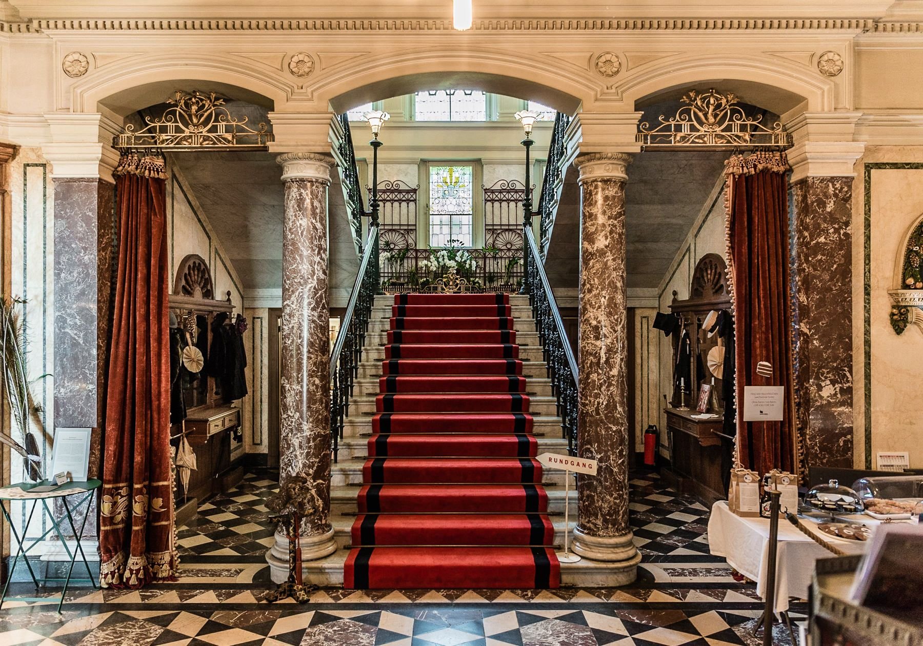 Castlebook · Hünegg Castle
